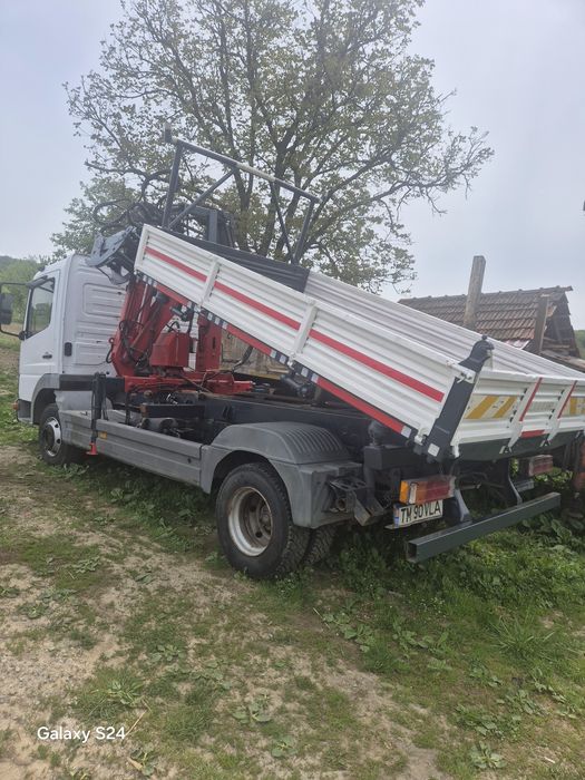 Mercedes Atego basculabil cu macara