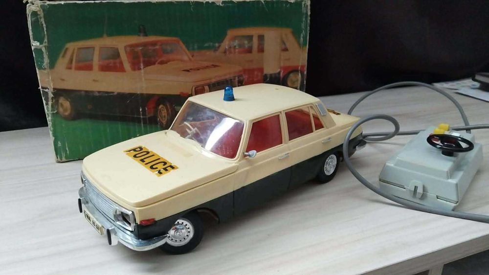 Стари играчки WARTBURG 353 DDR GDR PIKO ANKER 1/15