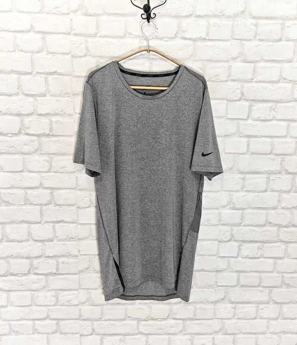 SALE % NIKE Оригинална мъжка тениска за тичане / фитнес размер L