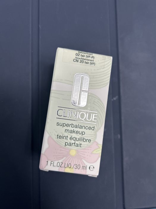 Тоналка Clinique Superbalanced