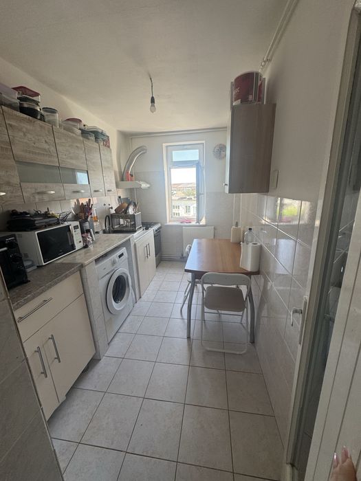 Vând apartament zonă centrală ,3 camere, decomandat, 0728237688