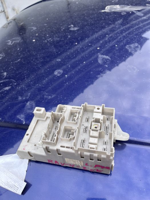 Продам блок предохранителей рав4