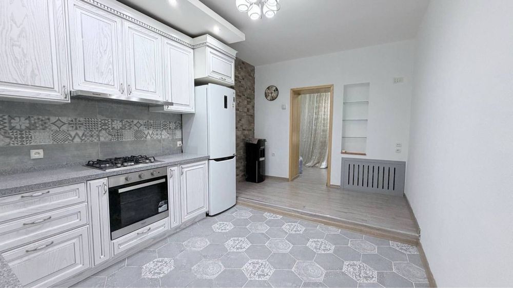 4 комн.  Квартира Ойбек