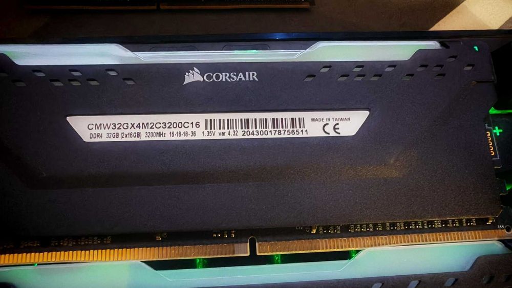 Рам памет Corsair VENGEANCE RGB PRO 32GB (2x16GB) DDR4 3200MHz
