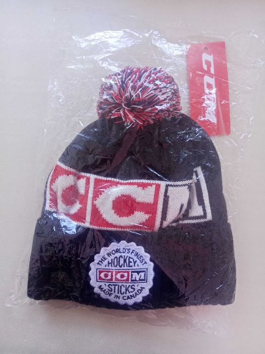 Продам шапку CCM (Canada)