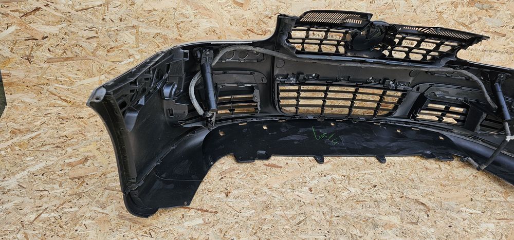 Bară față Volkswagen Jetta / Golf 5 Break Originală cu Spălător Faruri cod Culoare LA7W Poze reale prețul din Rm-Vâlcea Completă