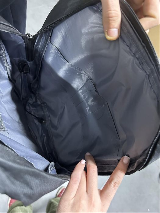 Черный рюкзак от Oppo