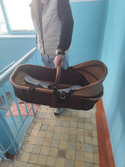 Продам коляску Авто-бот