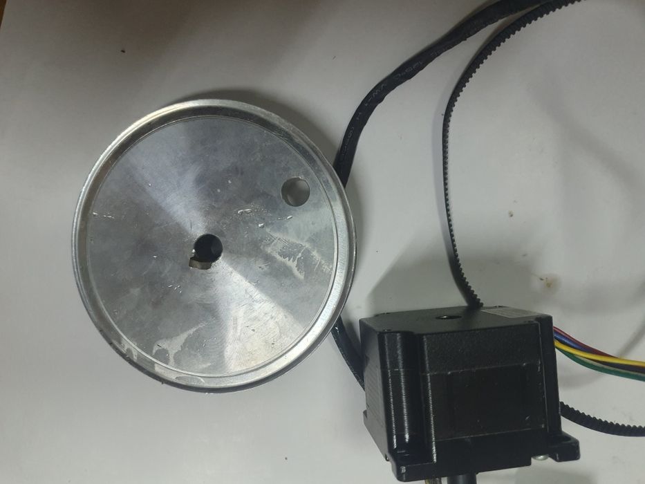 Шаговый двигатель