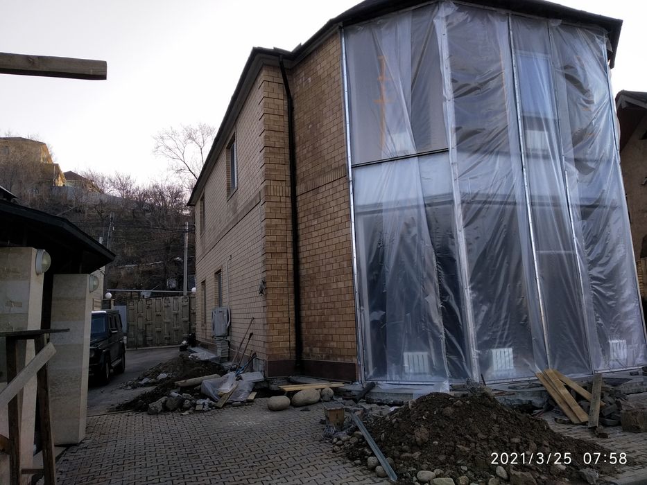 Выравнивание дома домкратами