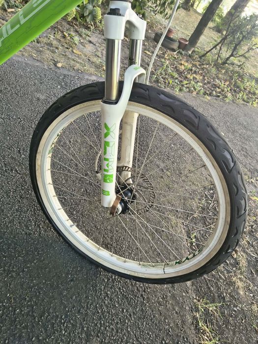 BULLS MTB – bicicletă germană, echipare Shimano, cadru din aluminiu și furcă SR Suntour XCM
