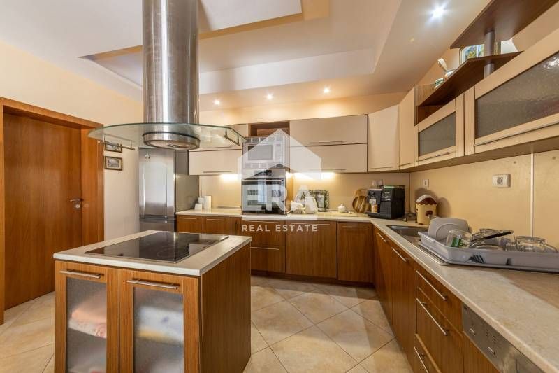 Продава се Къща в с. Болярци, Област Варна - 340 кв.м за 1736 €/кв.м - Снимка #8