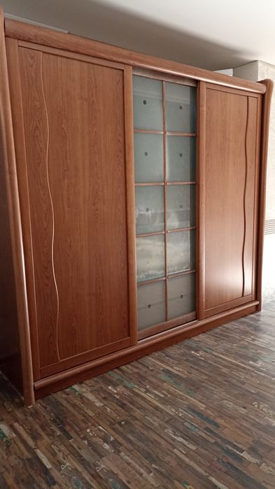 Продам плательнный и бельевой шкаф