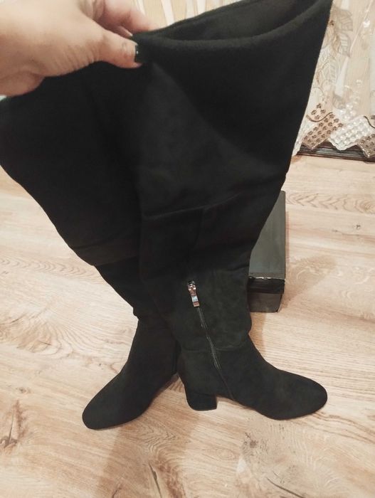 НОВИ черни велурени ботуши N 38
