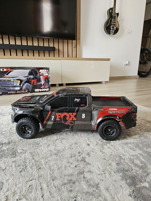 Mașina cu telecomandă. Ford reptor f 150