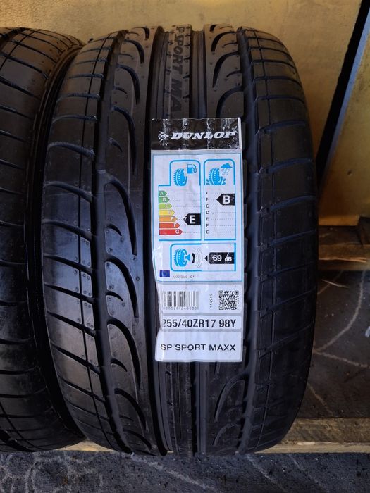 255 40 17 Dunlop DOT 2019 vara NOI