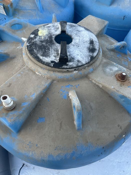 Срочно Продается емкость 1 тонник