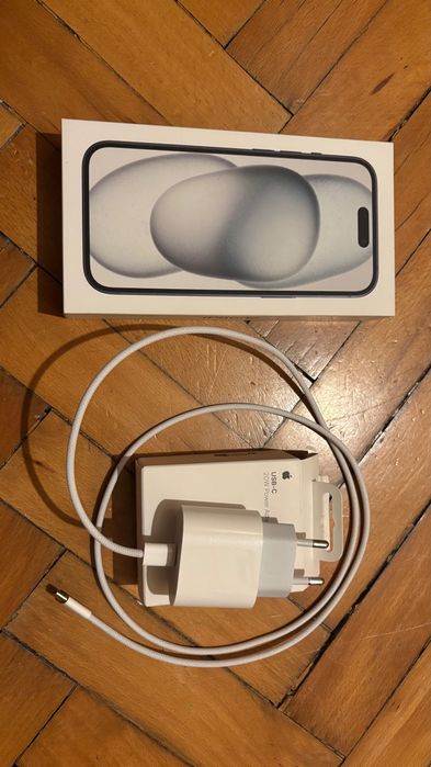 Продавам iPhone 15 128GB