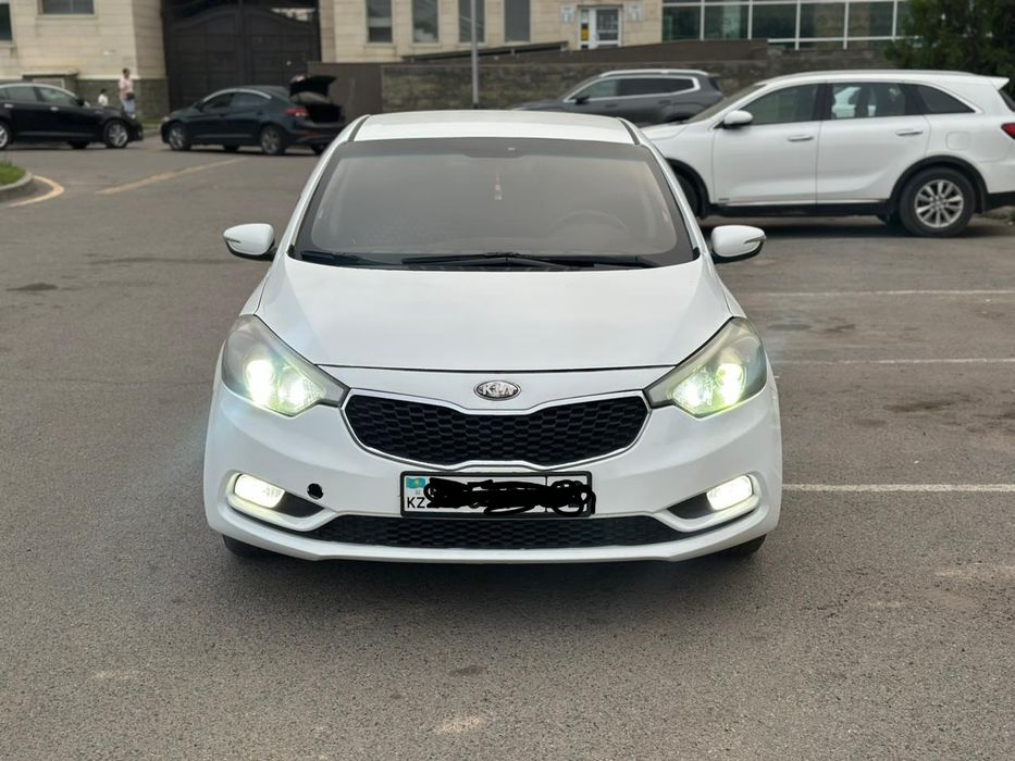 Продам Кия Церато 2013 год автомат объем 2.0