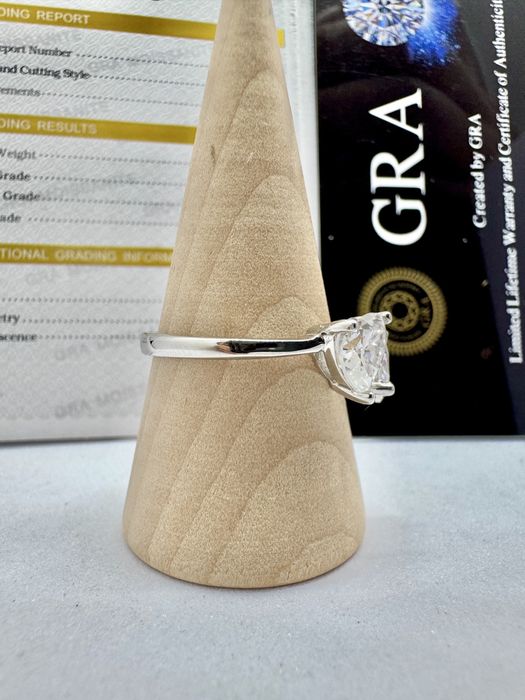 Сребърен пръстен с мойсанит (Диамант) 2 карата