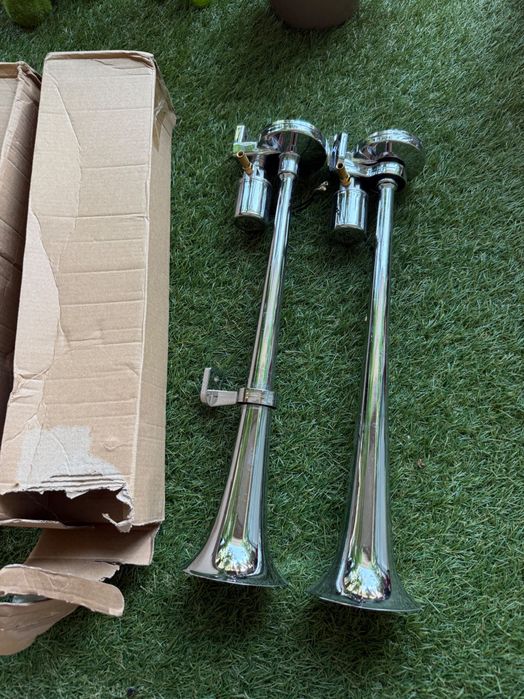 2 броя чисто нови тромба клаксон 12v / 24v за тир