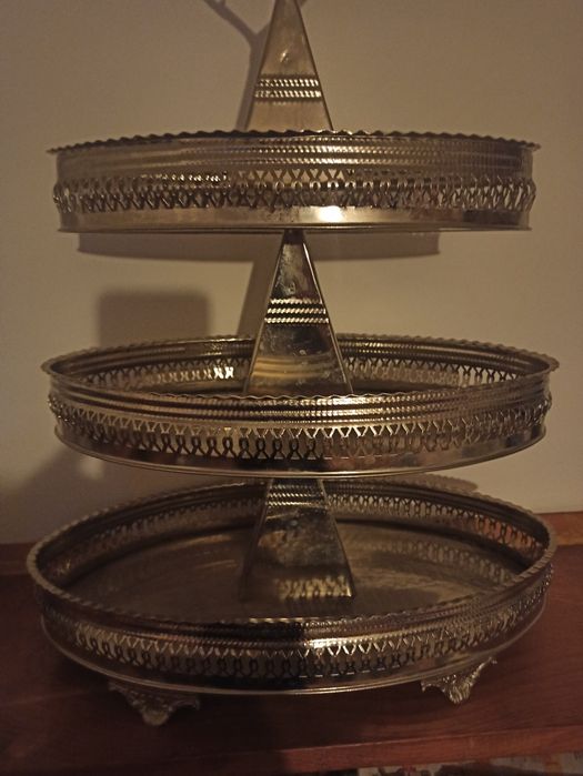 Поднос на три етажа