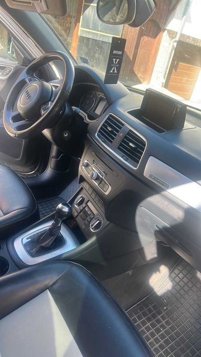Автомобил Audi Q3