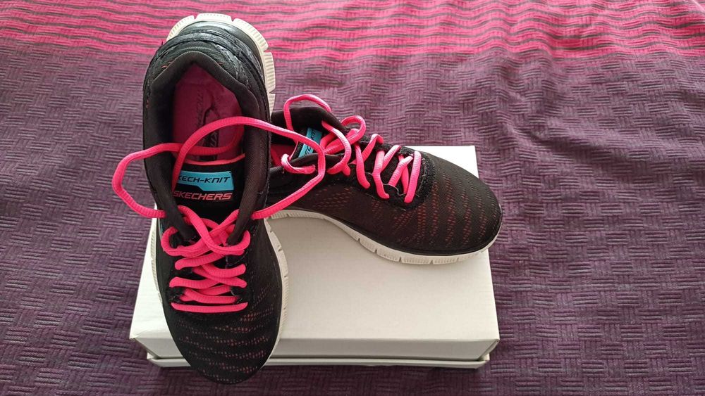 Adidasi Skechers super comozi 37