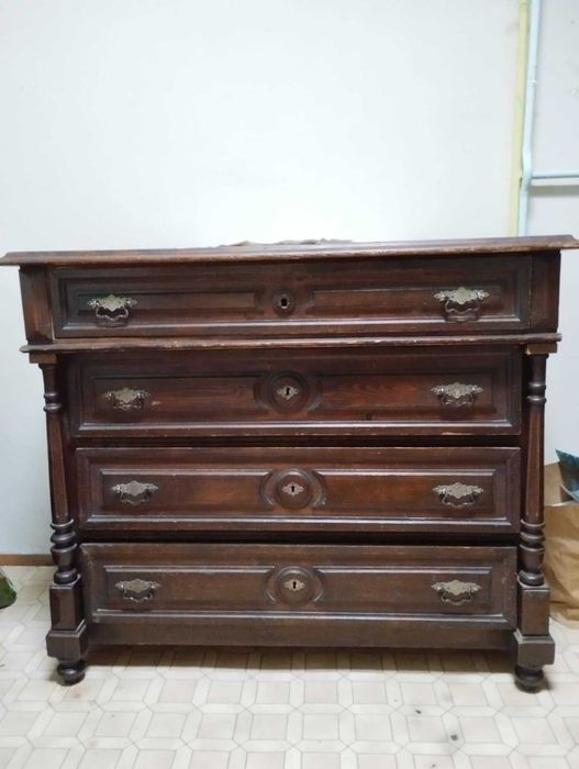 Комплект легла масив, нощно шкафче, скрин от фабрикантска къща