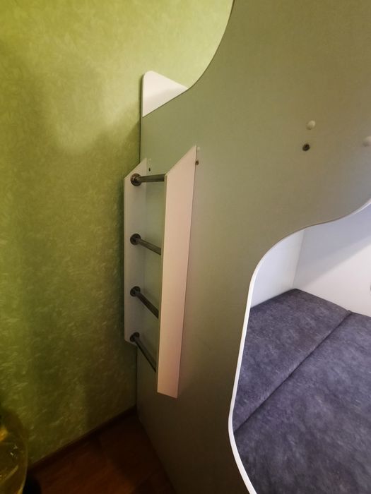 Продам кровать двухъярусную