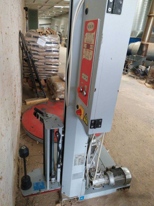 Пакетираща машина за пелети + машина за вертикално фолиране