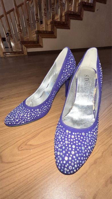 Женские туфли сверкающие