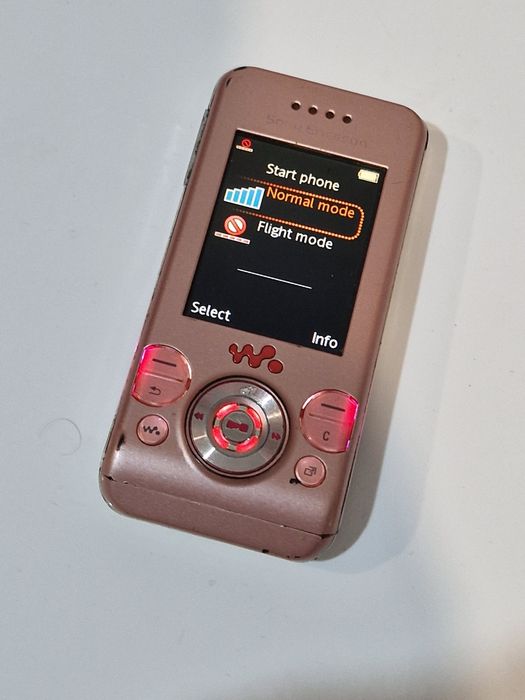 Telefon Sony Ericsson fara tastatura