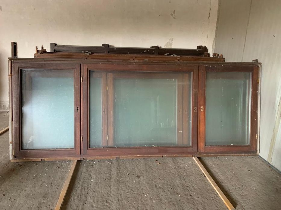 Geamuri și usi termopan din lemn stejar