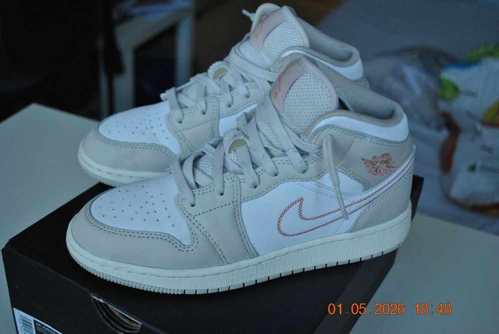 Nike Air Jordan 1 Mid marimea 36,5/23,5 cm