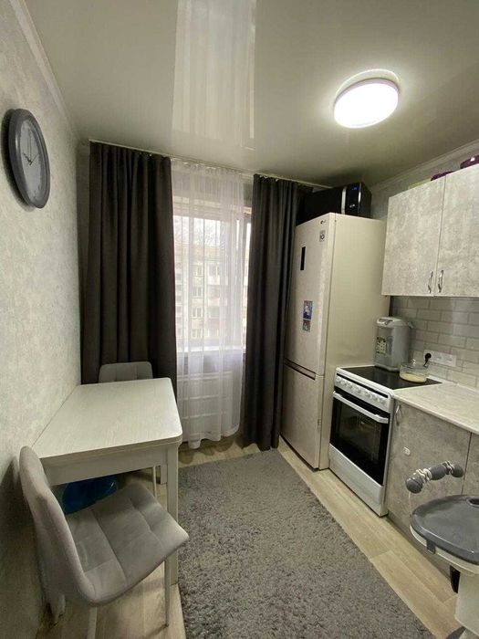 Продам 2 ком Уют 16,900 4 эт 48 кв.