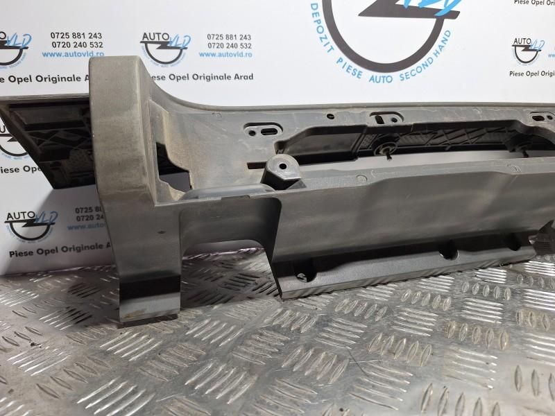 Ornament stop dreapta spate Renault Trafic 2