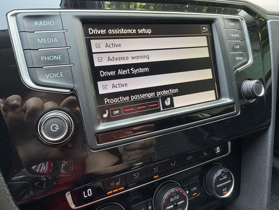 Volkswagen Passat B8 2016 2.0d 150cp FaruriLed/Suspensie/IncalzireVolan/Distronic+/Line&SideAsist/Camera/Piele KM REALI