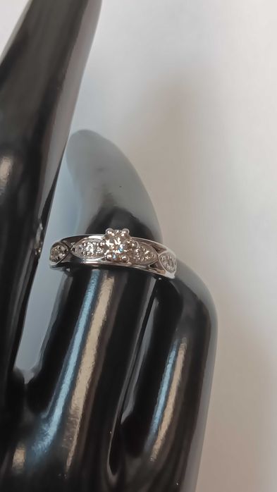 Нов златен пръстен с диамантом 0,35 карата със  сертификатом