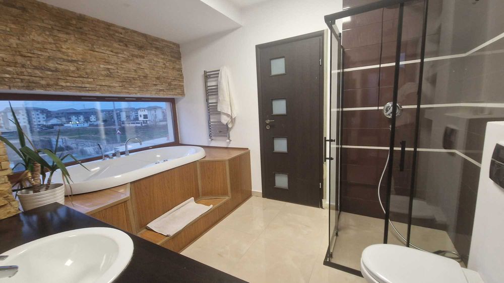 Vila de inchiriat, 4 camere, piscina, incalzire in pardosela, curte 1000 m²