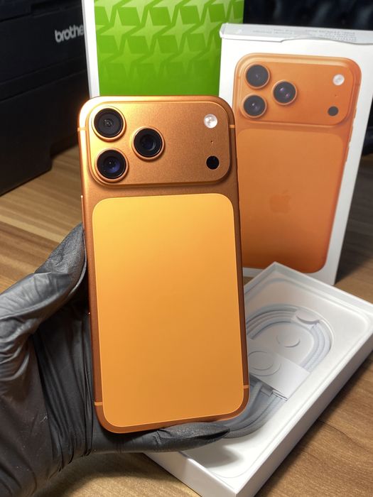 iPhone 17 Pro Max • 256 GB • Cosmic Orange