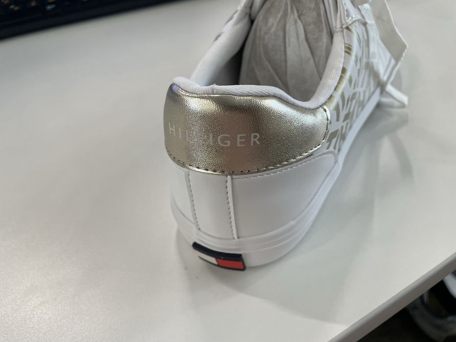 Белые кеды Tommy Hilfiger