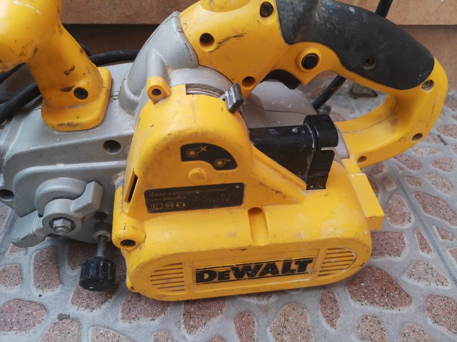 Лентов Шлайф De Walt dw433 800Wat 259/427м/s