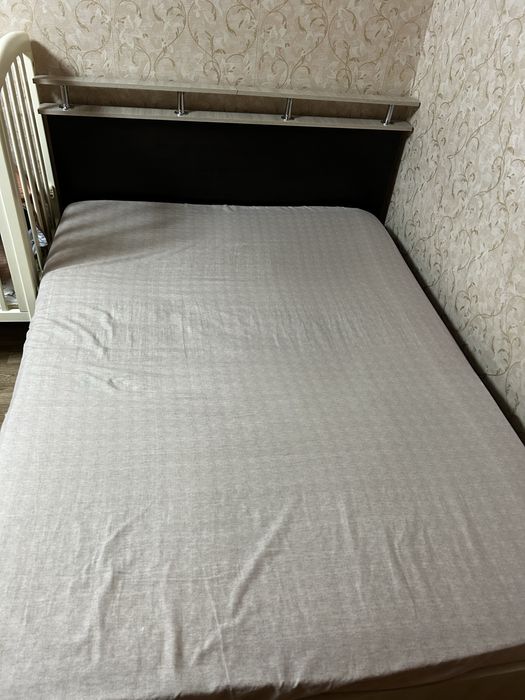 Продам двуспальную кровать
