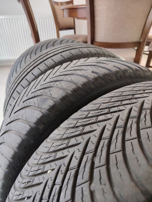 Vând cauciucuri masina