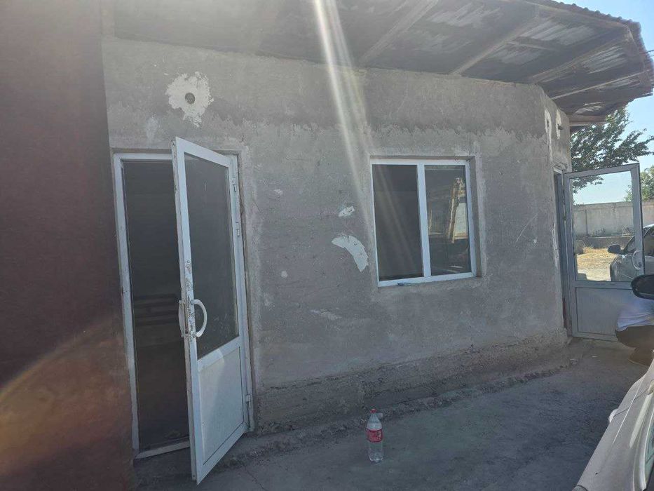 Нотурар Бино сотилади, худуди 20сотих, 7сотихда бинолар мавжуд