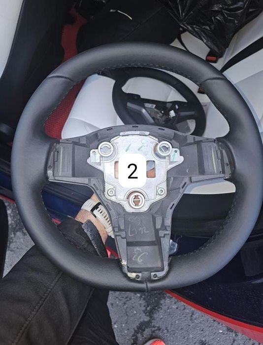 Volan Tesla originale sau retapitate Model 3, Highland