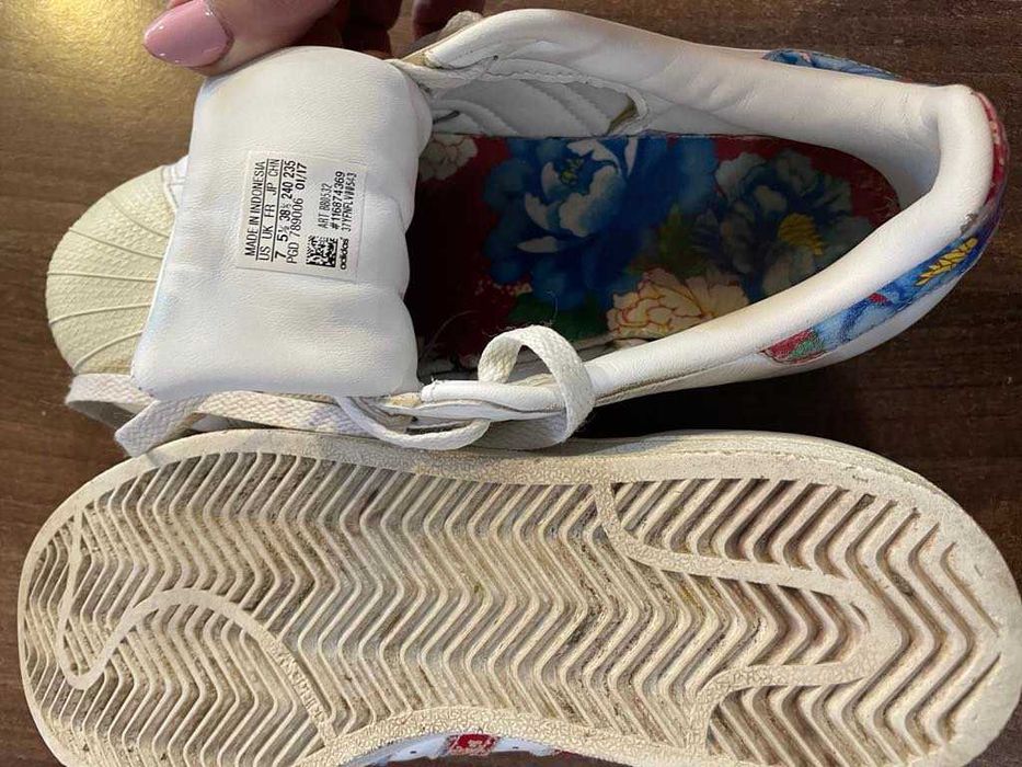 Vand Adidas Superstar model deosebit