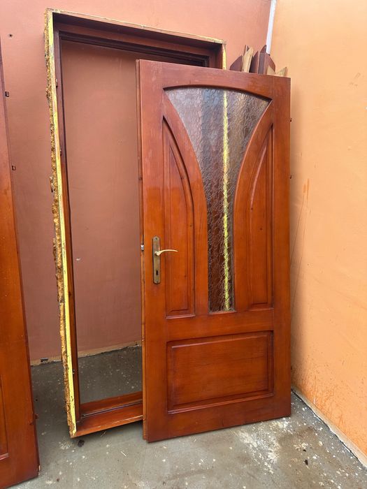 Uși de lemn de interior