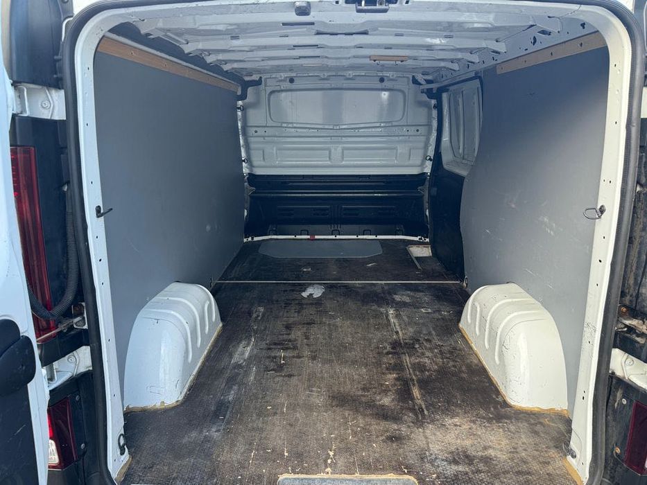 Opel vivaro se vinde